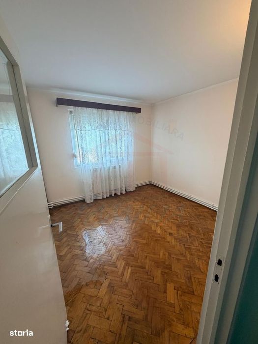 Vanzare apartament cu 4 camere in Micro 13, etaj 3, pret 65 000 euro