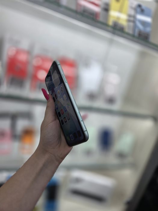 Humor GSM oferă spre vânzare / iPhone 11 / 128 GB / Green / Garanție 12 luni / Rate