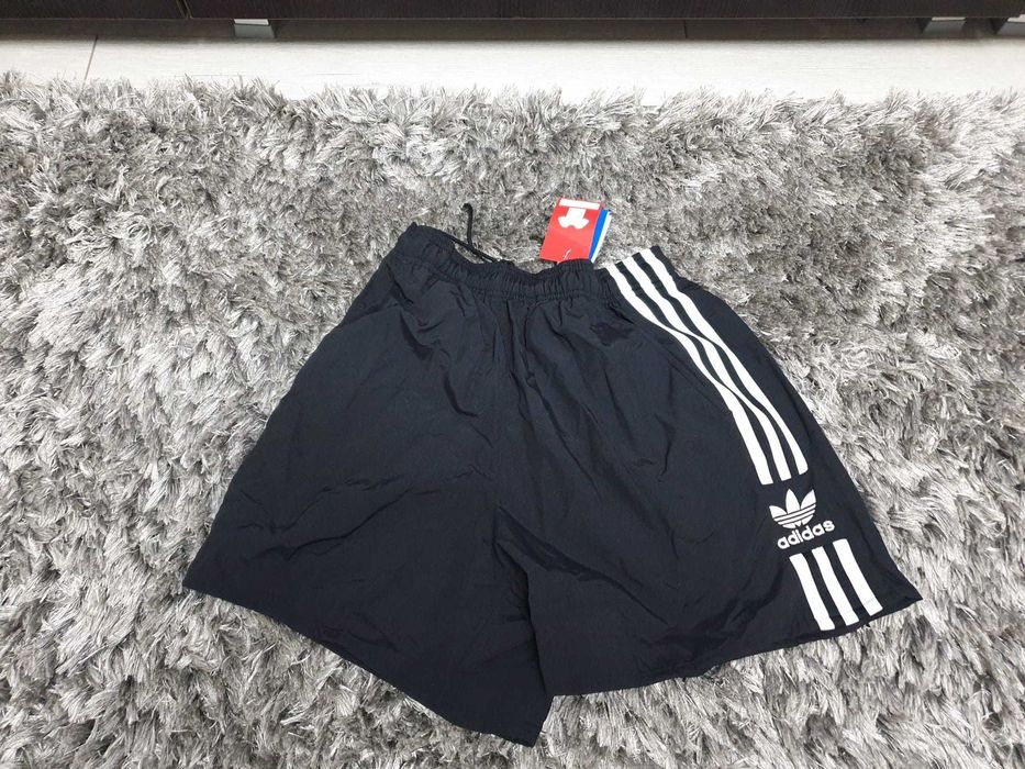 Pantaloni scurti adidas, marimea XS