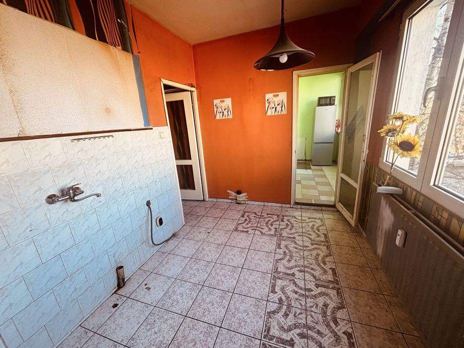 Продавам двустаен Апартамент в кв.Дианабад