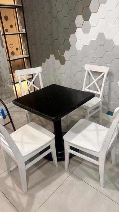 Стол и стулья б/у