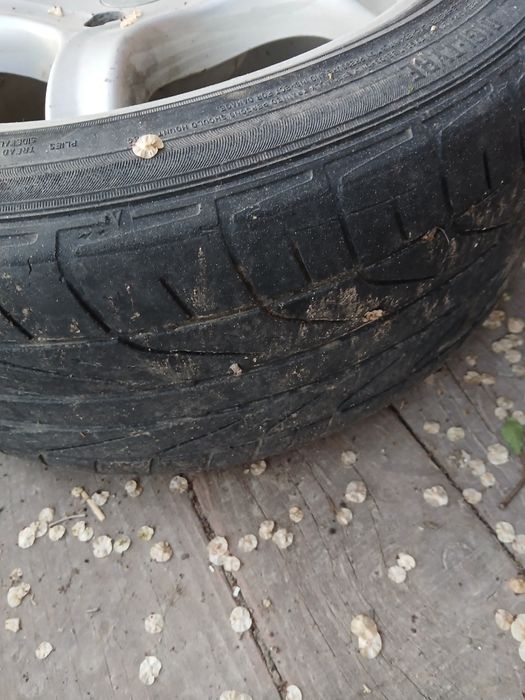 Продам титановые диски с резиной.