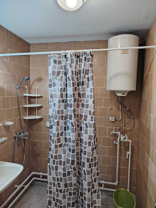 Дава се под наем