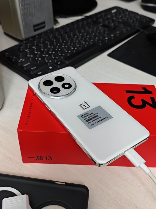 Продам OnePlus 13 12/256