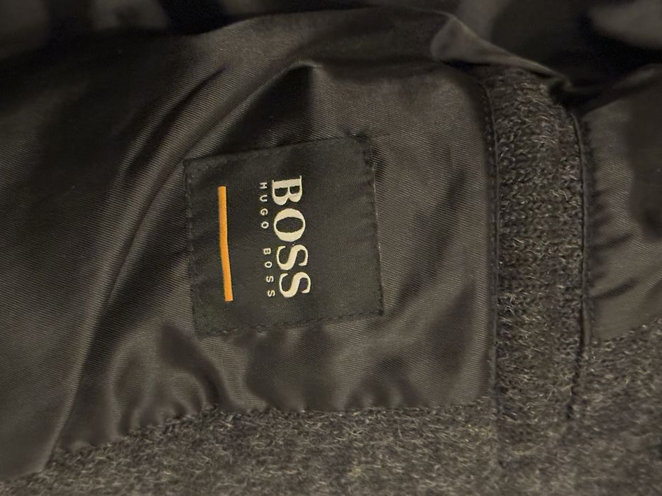 Vand haina/geaca  de  lana Hugo boss originala