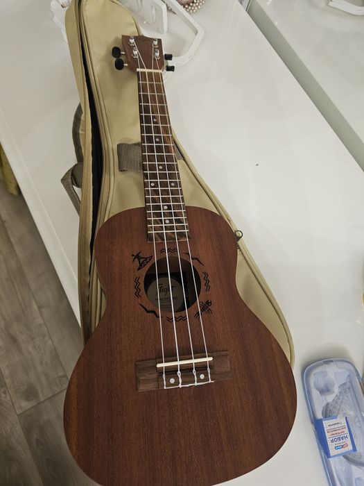 Укулеле бренда FLAGHT NUK PACK