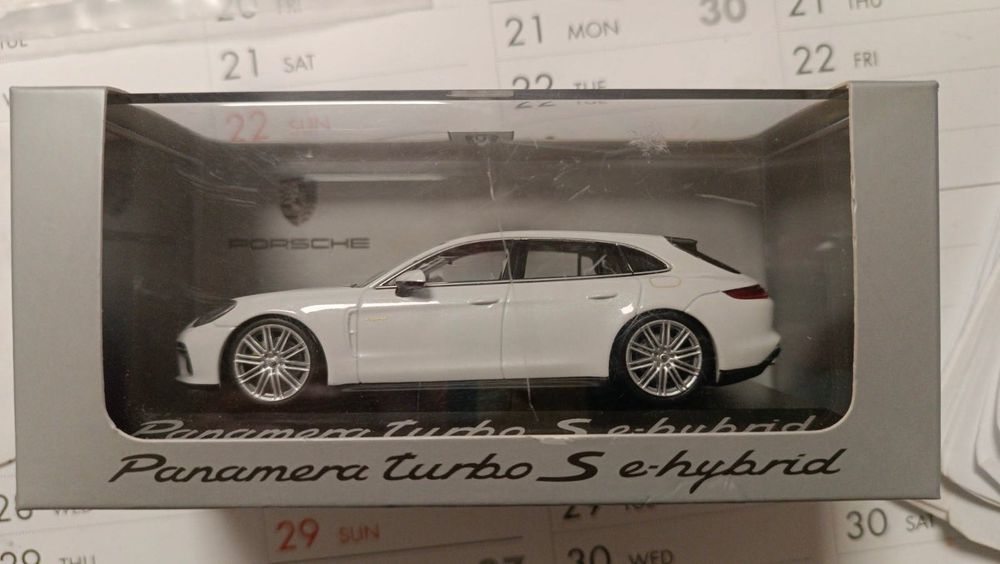 Продавам нови модели на Porsche 1:43