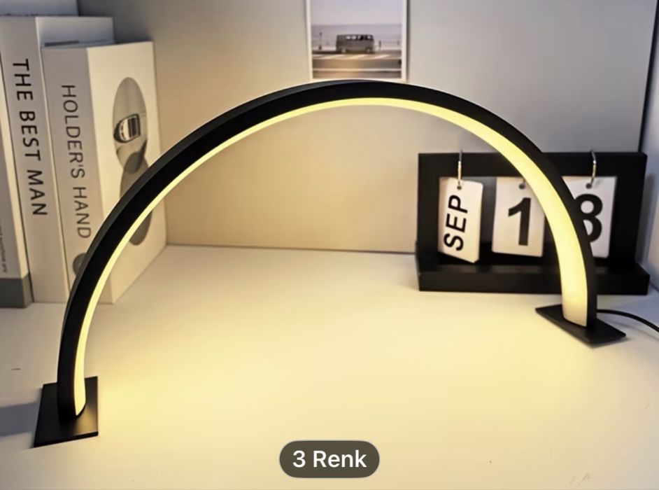 Лампа в черен цвят