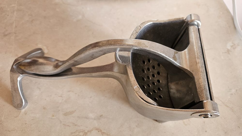 Преса за сок от цитруси и други плодове