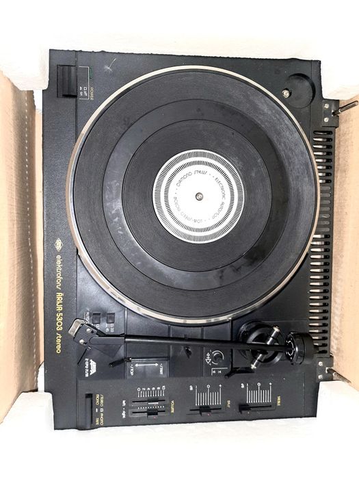 Продам виниловый проигрыватель