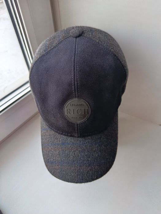 Продам кепки цена 4500 тенге