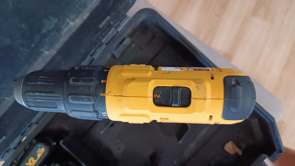 Винтоверт Dewalt DCD776