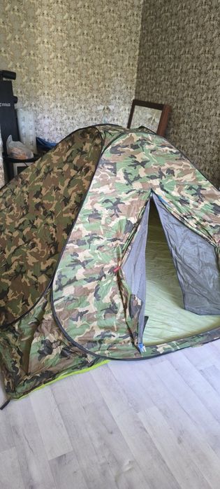 Палатка трёхместная