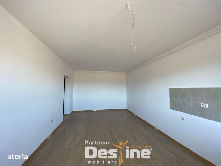 Studio 50 mp, etaj intermediar, cu balcon si loc de parcare, situat in