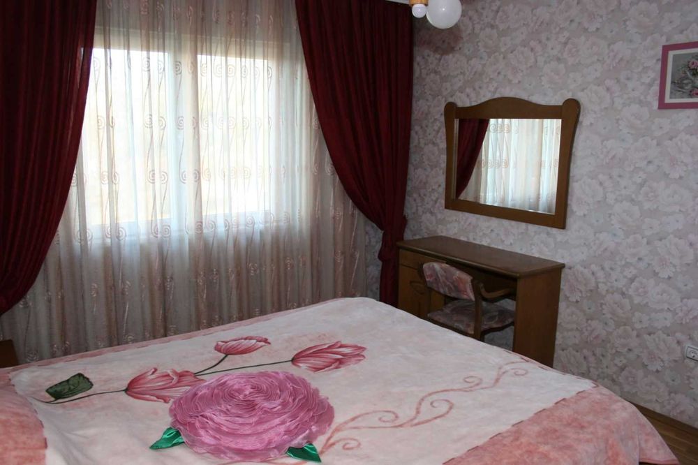 Дава се под наем Тристаен апартамент в Варна, м-т Св. Никола - 90 кв.м за 484.5 € - Снимка #3