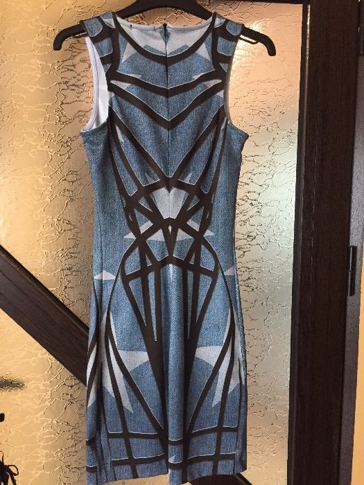 Чисто нова Рокля CKfs