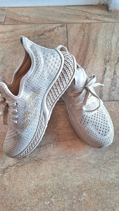 Skechers Adidas dama