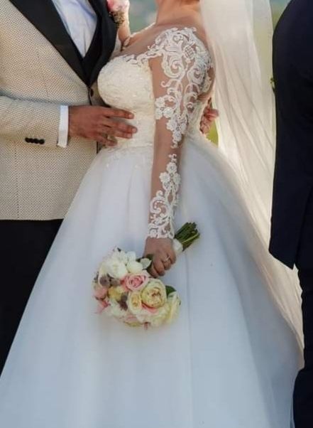 Rochie de mireasa cu broderie regala