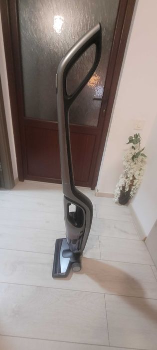 Aspirator vertical 2 in 1 Philips, fara fir