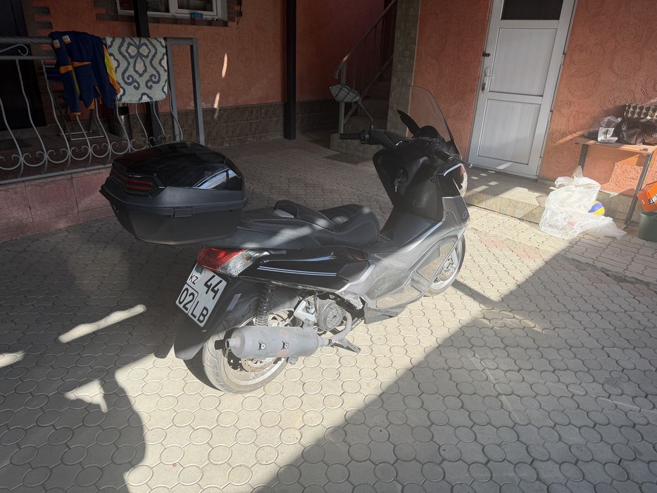 Сеутер моппед NMAX