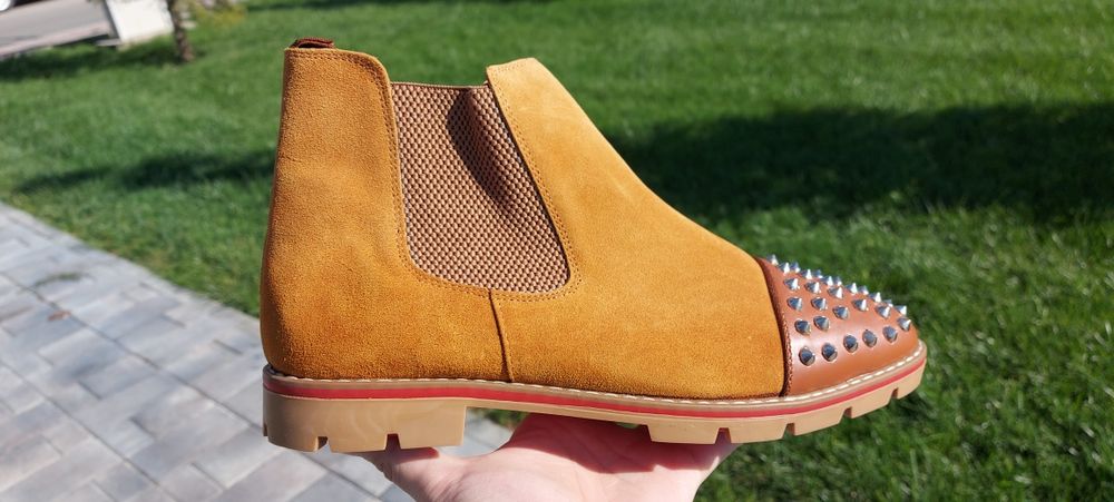 Ghete de piele Christian Louboutin cu tinte