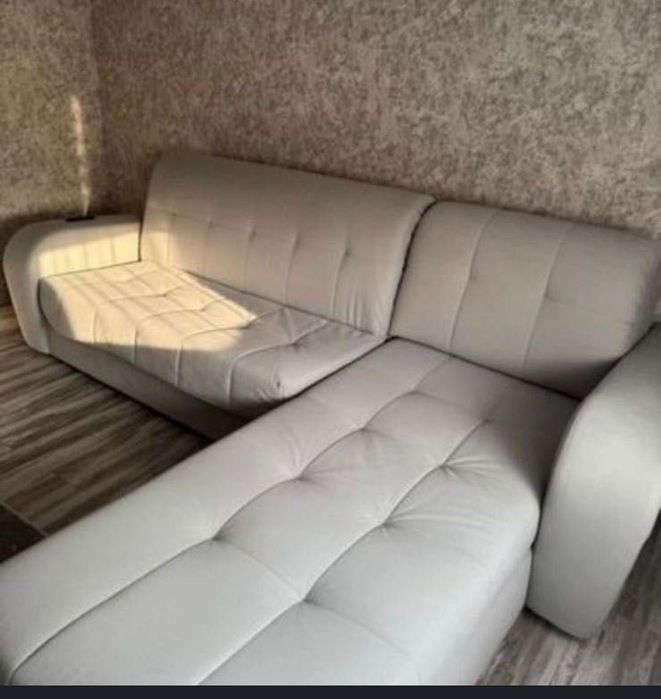 Диван угловой, без дефектов и поломок