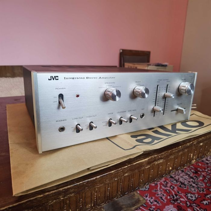 Усилвател JVC model VN-300