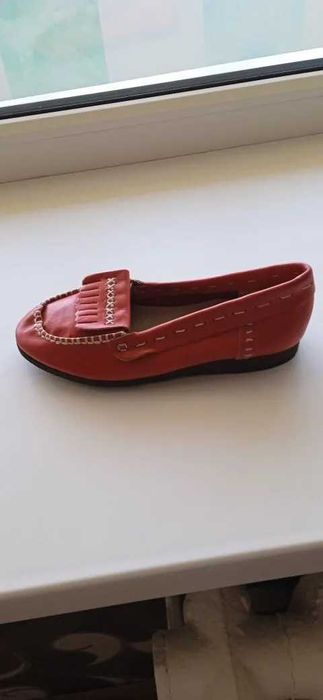 Продам туфли новые на 36 размер