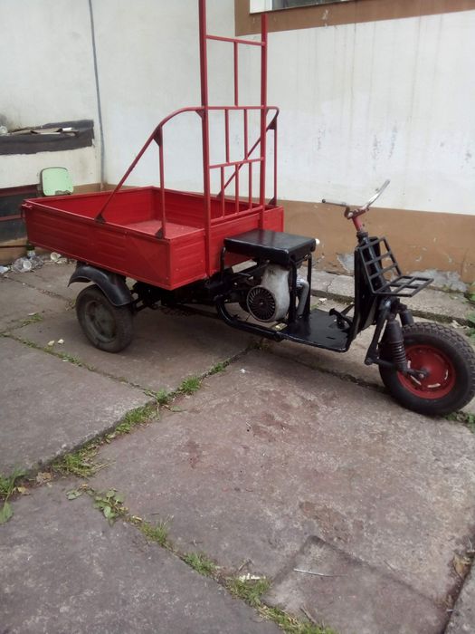 Moto rusească funcțională și schimb cu remorca auto