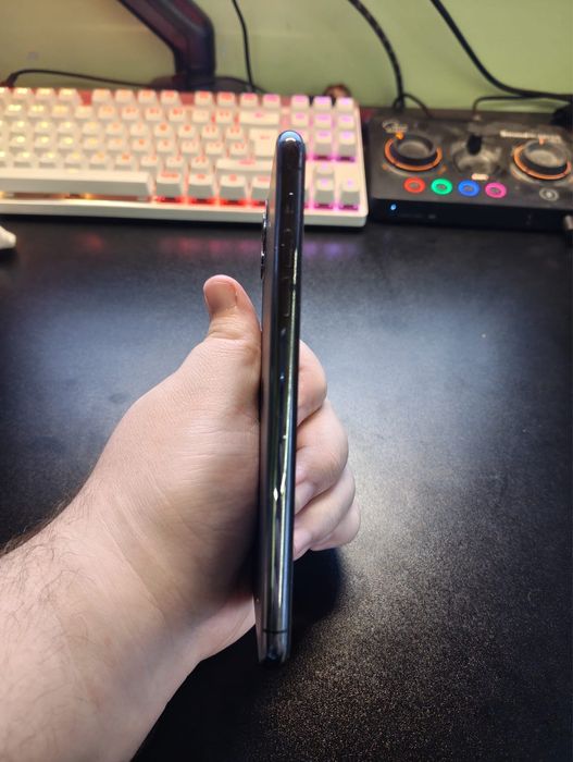 Продавам Iphone 11 Pro Max