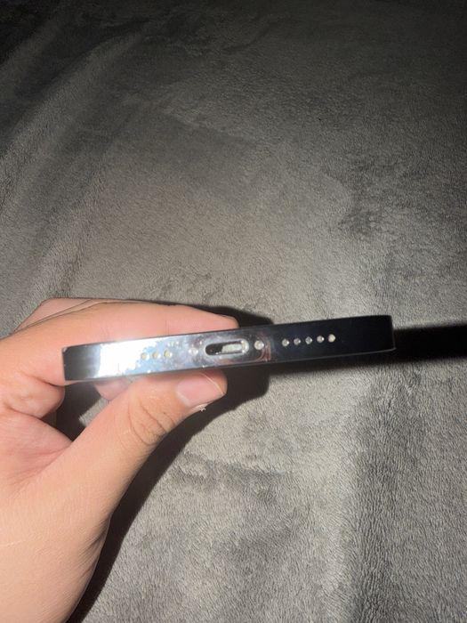 Dau la schimb ps4,1tb , iphone 12 pro 128 gb, mufa trebuie schimbata si mai am cateva jocuri la ps4, accept si oferte cash