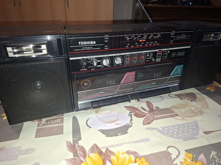 Toshiba RT-7046, radiocasetofon made in Japan, 4 benzi radio, Antena Satelor, Stereo 4 difuzoare