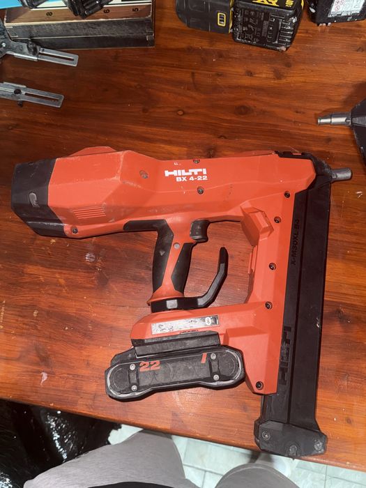 Pistol de cuie hilti