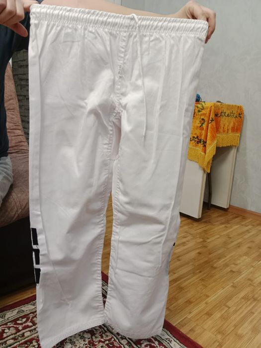 Продам форму возраст примерно от 6 лет .