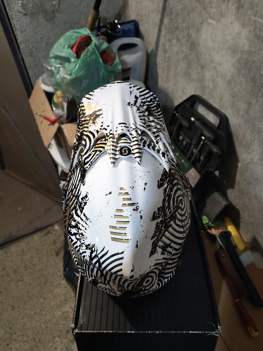 ЧИСТО НОВА КАСКА!!! Scott spectre FR