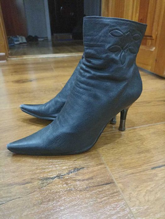 Кожаные сапоги женские 37 размер. В хорошем состоянии. Демисезонные.