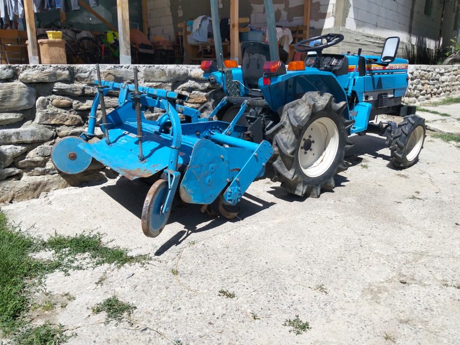 vand tractoras de 15 cai
