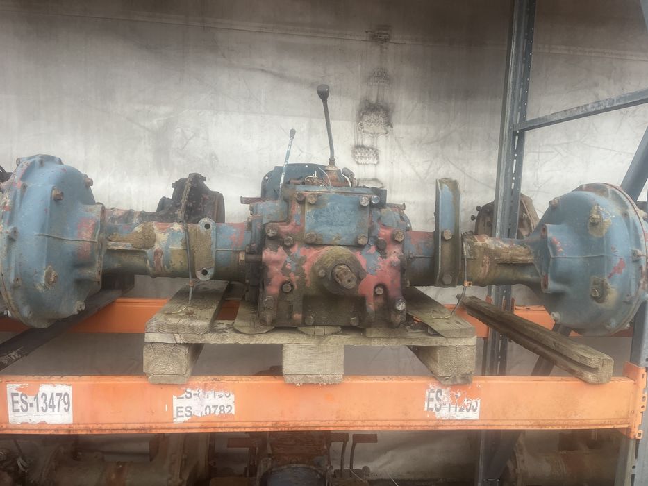Piese tractor ,transmisie ,cutie,trompe,capace,priza,