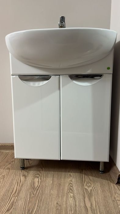 Раковина с тумбом