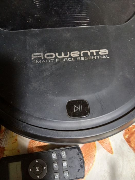 Робот пылесос рабочий.