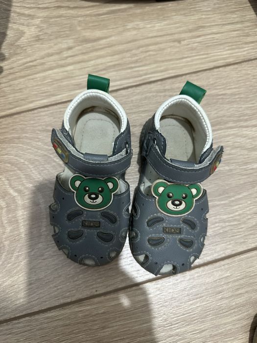 Продам детские сандали