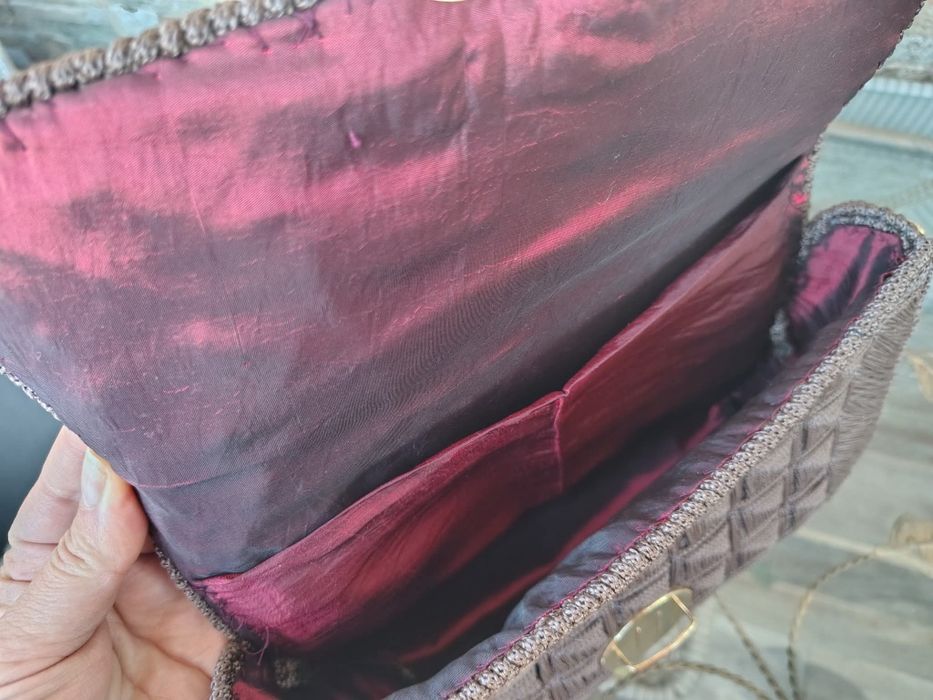 Ръчно шити златни чанти