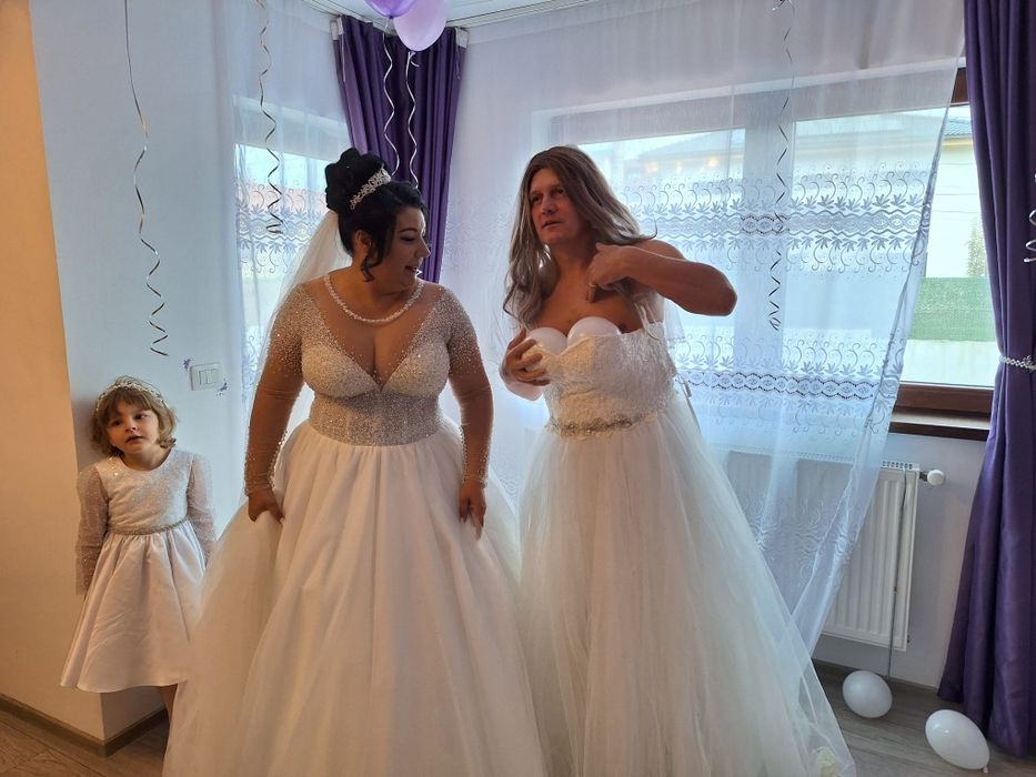 Rochie de mireasa xxl cu trena si pietricele