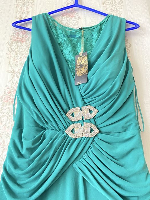 Платья вечерние