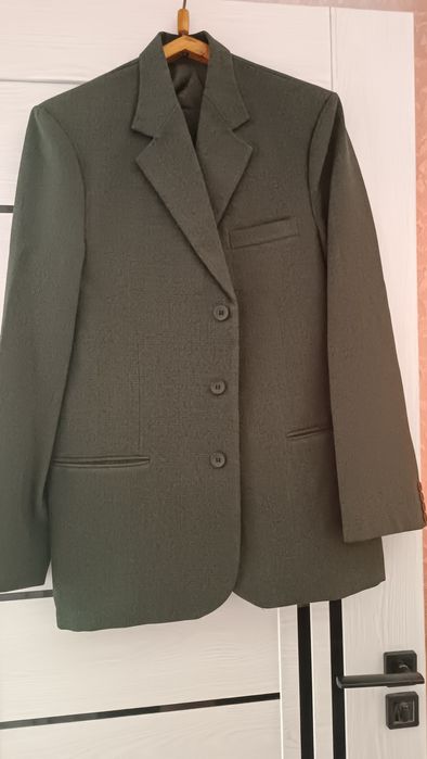 Продам не дорого Костюм новый.