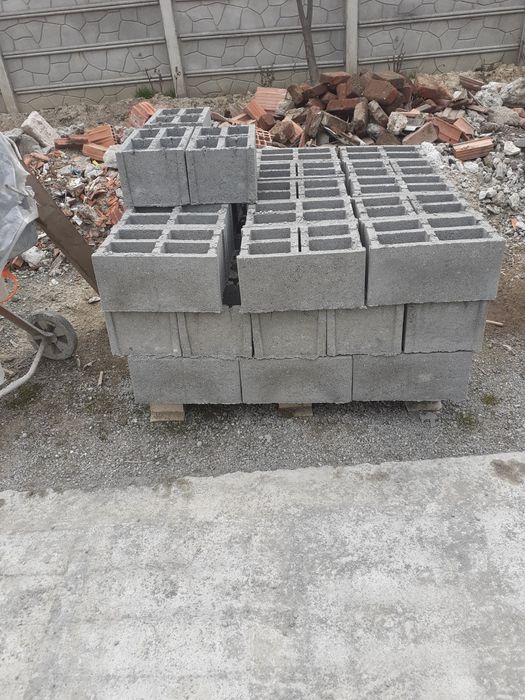 Producem bolțari, borduri , rigole , pălării și dale din beton