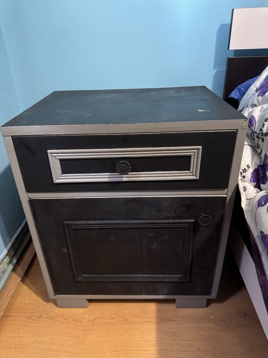 Mobilier vechi vopsit - potrivit pt proiecte de upcycle