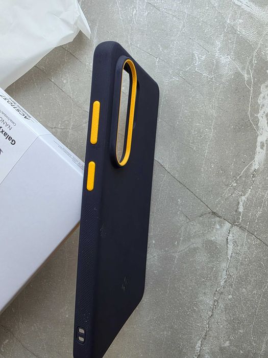 Чехол Spigen на Galaxy S26 Ultra