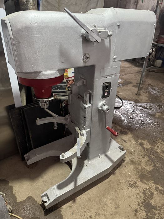 Планетарный миксер (взбивальная машина)