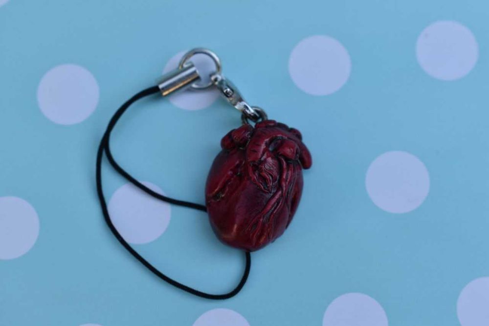 Брелок из полимерной глины в виде сердца